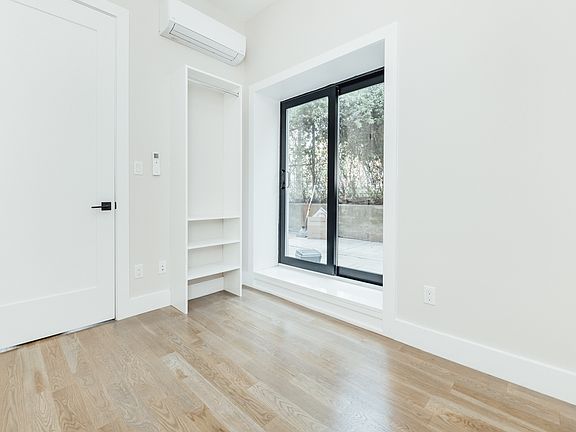 4th image of 358 Irving Ave #1E