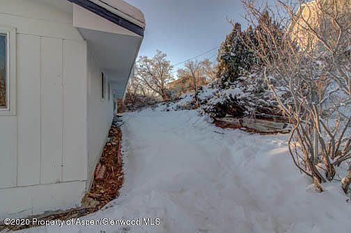 5th image of 544 6th Ave W