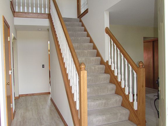 3rd image of 413 Wolf Creek Ct