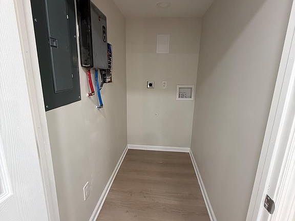 4th image of 568 Pfeiffer St #B