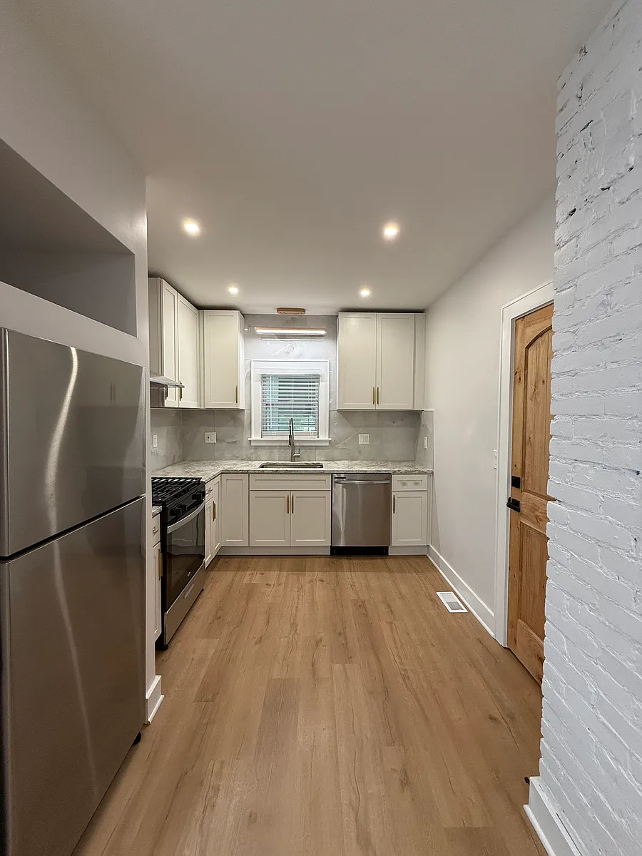 Building Photo - 2688 E 128th St #2