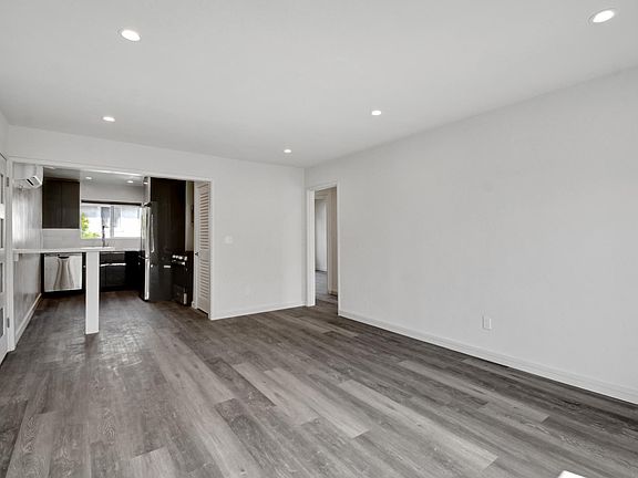 5th image of 537 Cedar St