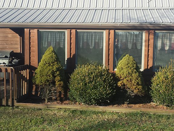 2nd image of 170 Matthew Ln