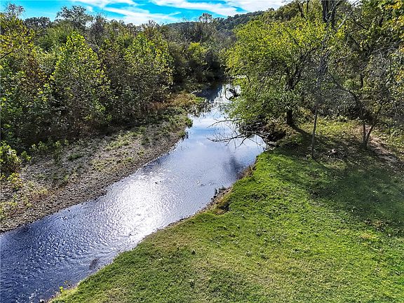 3rd image of 464220 E 888th Rd