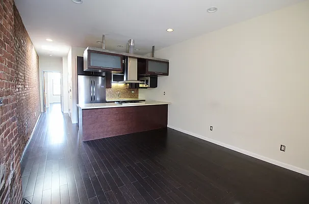 Rented by Julianna Realty Corp | media 18