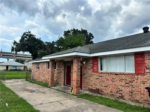 6033 Kuebel Dr, New Orleans, LA 70126