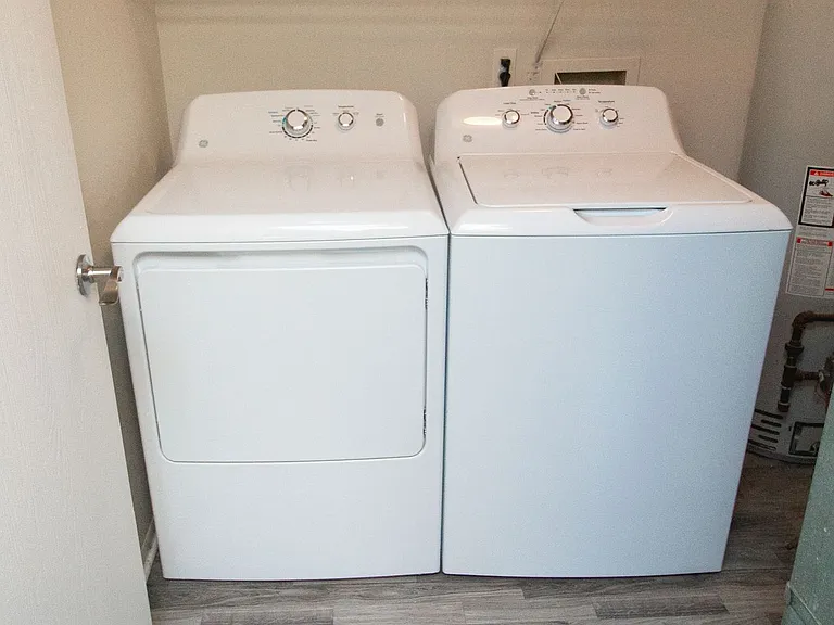 Whispering Winds Apartments — Photo 6