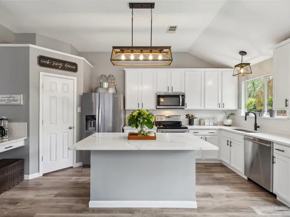 4900 Summer Oaks Ln, Fort Worth, TX 76123