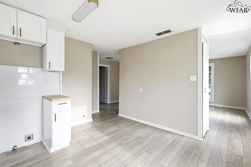 1000 E Crafton St — Photo 4
