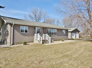 830 E 8th St, Neche, ND 58265