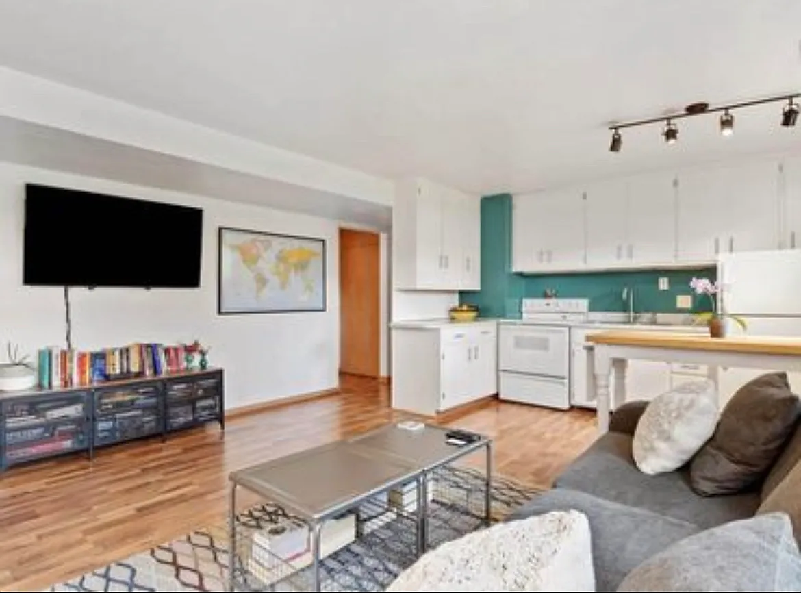 1 bed, 900 sqft, $1,600 — Photo 4
