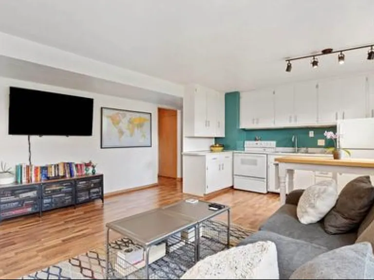 5105 Wallace Ave #B — Photo 4