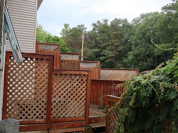 4th image of 97 Bruce Dr
