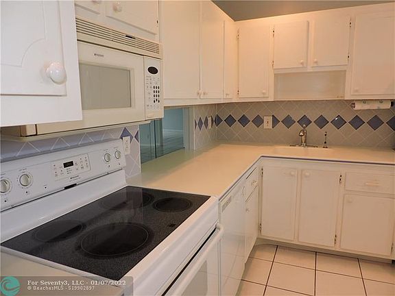 4th image of 604 NE 2nd St APT 224