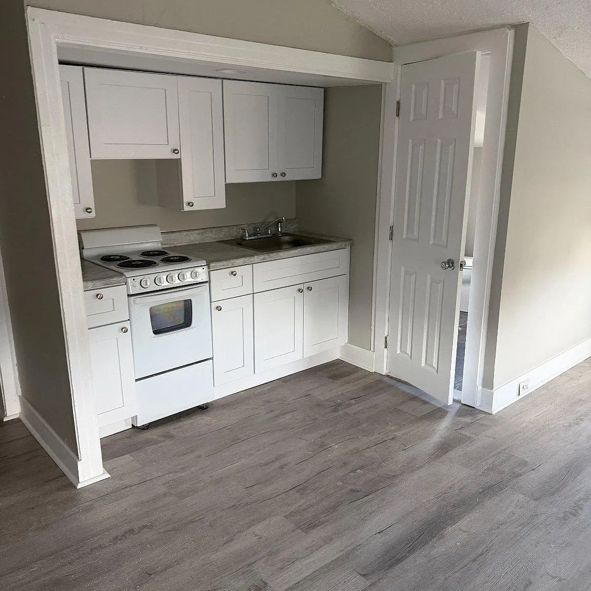 2020 E Madison St — Photo 2