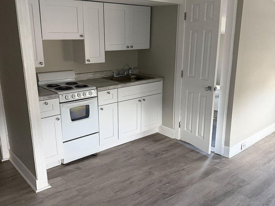 2nd image of 2020 E Madison St #4