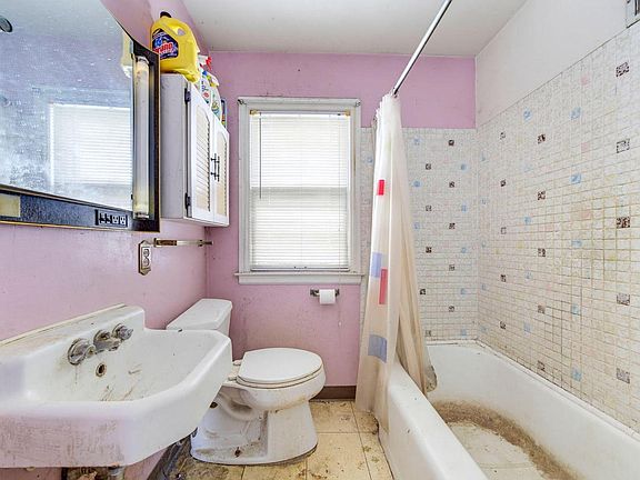 9th image of 8400 W Auer AVENUE