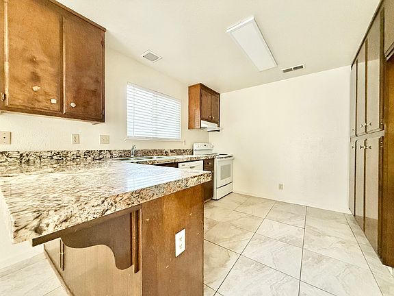 4th image of 803 Wimbledon Dr