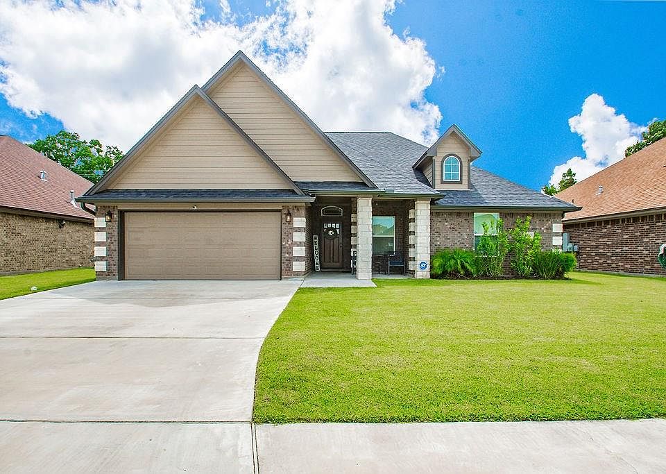 1st image of 220 Majestic Oak Cir