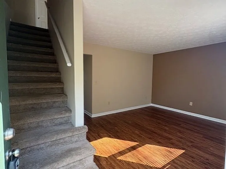 25146 York Dr #32 — Photo 3