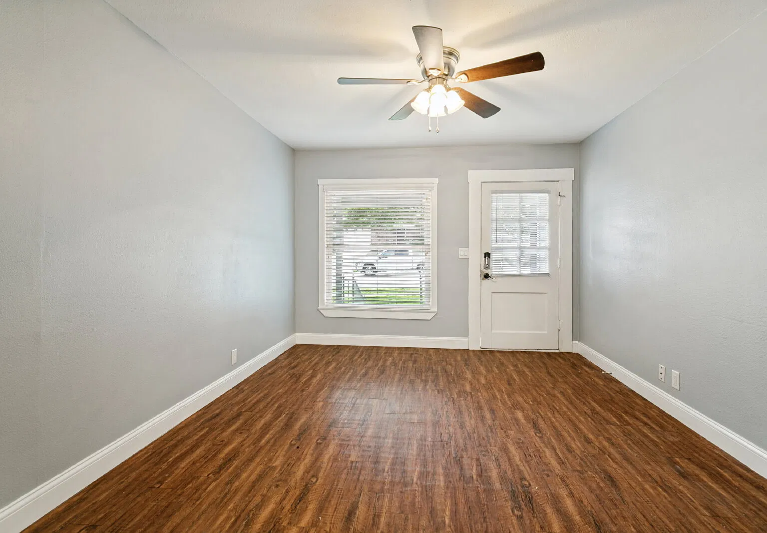 2 bed, 1.0 bath, 750 sqft, $1,350 — Photo 3