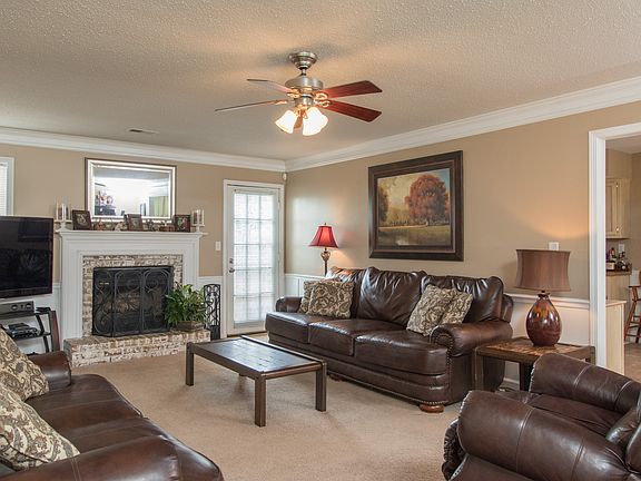 5th image of 904 Waterford Pl
