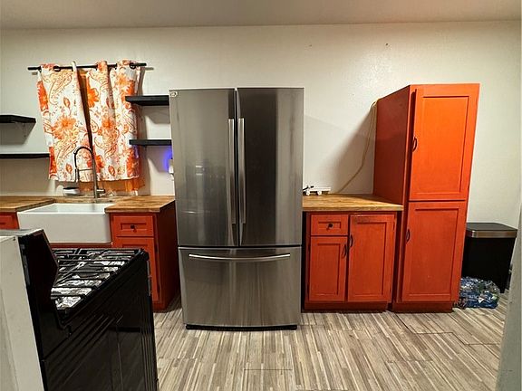 5th image of 910 W 138th St