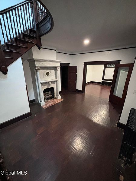 5th image of 17 Mohawk Place