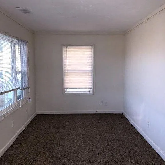 418 Price Rd — Photo 2