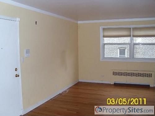 3rd image of 7408 N Oakley Ave #2B