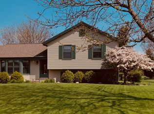 28828 Golden Cir, Waterford, WI 53185