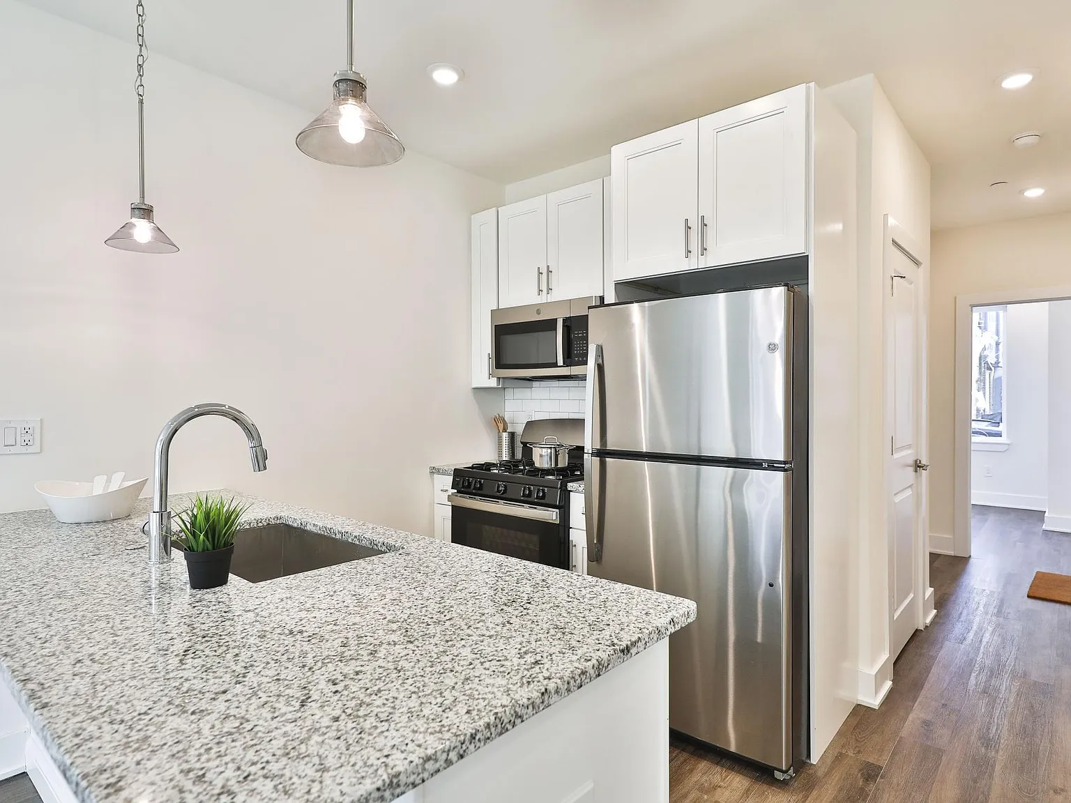 2 bed, 1251 sqft, $2,300 — Photo 2