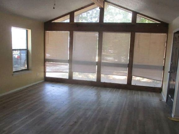 Additional Living Room
