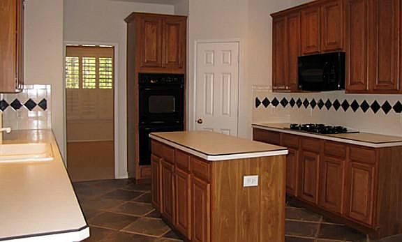 4th image of 3844 Menard Dr