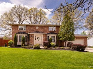 20 Parkhaven Dr, Amherst, NY 14228