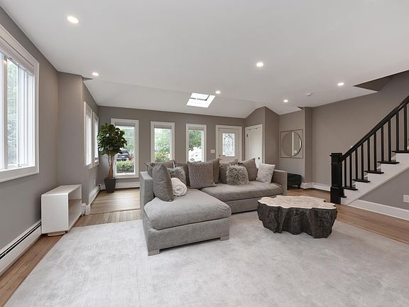 4th image of 8 Avenue A