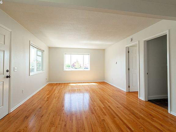 4th image of 2404 E 13th St