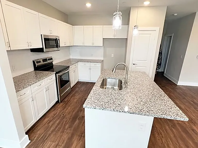 3605 Bonnie Brae St — Photo 3