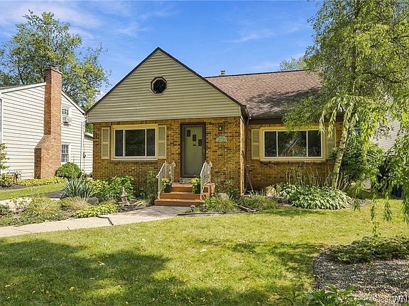 2nd image of 276 Roycroft Blvd