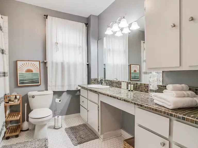213 Saint Thomas St — Photo 17
