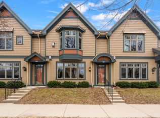 2203 E Stratford Ct, Milwaukee, WI 53211