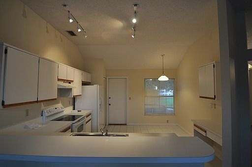 2nd image of 2112 Knollview Ct