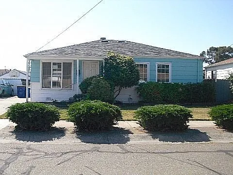 1995 Wallace Ave photo 1