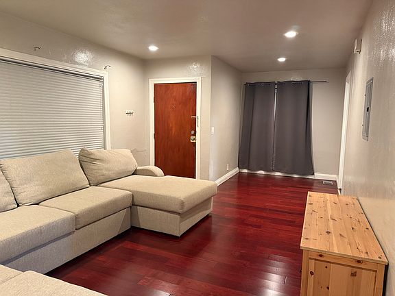 2nd image of 2651 Sacramento St #1