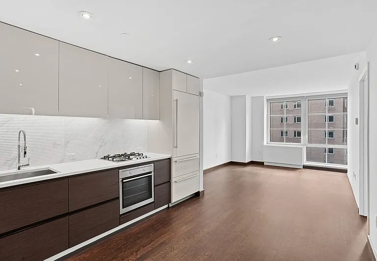 138 E 12th St #7M — Photo 1