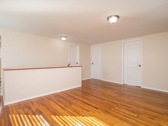 4th image of 414 Greenwich St