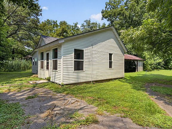 2nd image of 604 W Woodbine Road