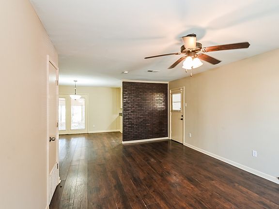3rd image of 1034 Hungerford St