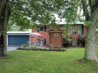 3960 Ridgelea Dr, Lockport, NY 14094