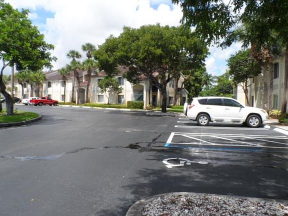 3rd image of 815 W Boynton Beach Blvd #204